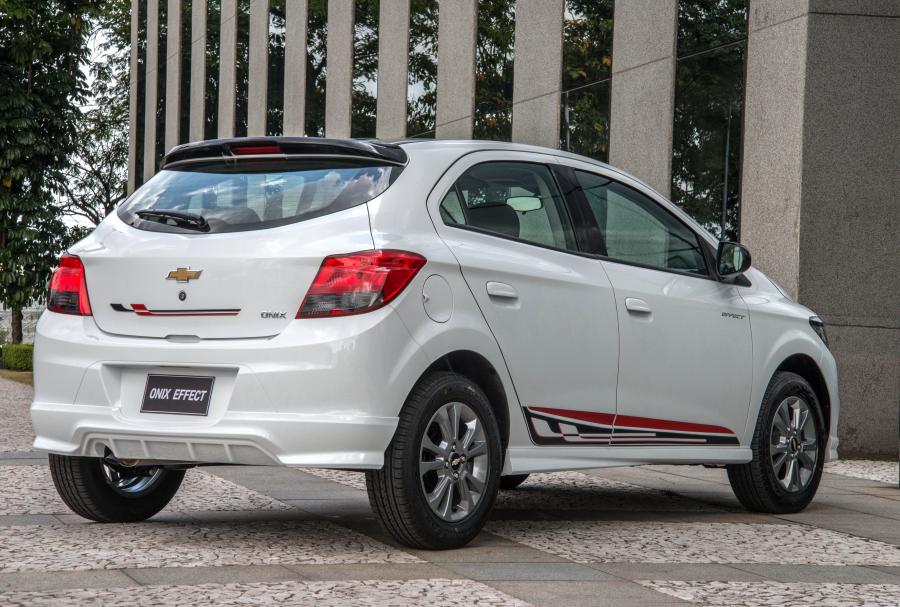  Chevrolet Onix Effect 2014 года  (фото 5 из 16)
